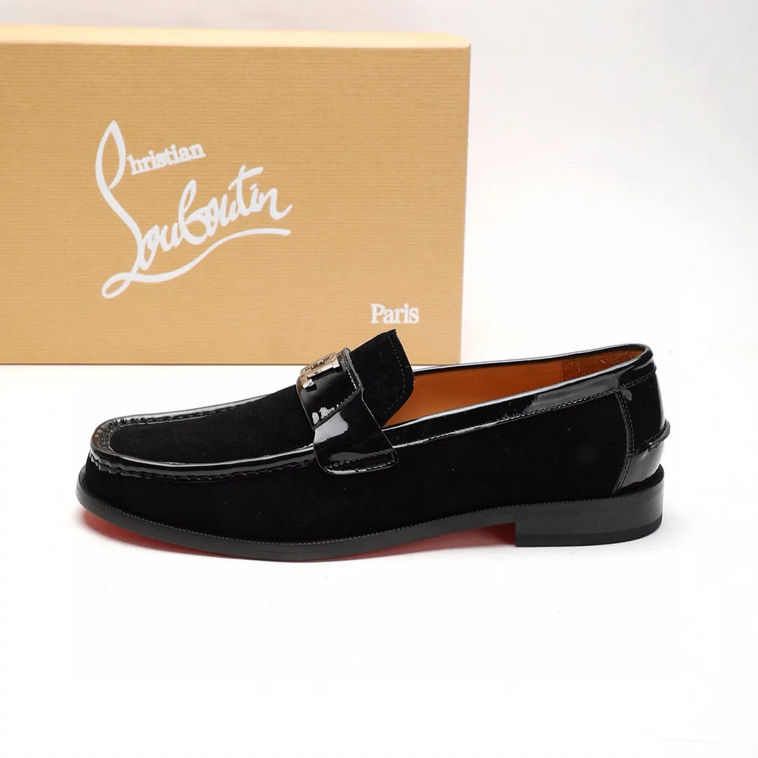 Batch 1,080 yuan 💰••New real shots••CL～High-end men’s 👔casual•loafers with red soles! ••🆑Genuine and top-quality goods from original orders ••✅💯 Purchase goods from top-quality original orders! Original imported patterned cowhide ➕Imported cowhide lining ➕Cowhide feet ➕Original leather outsole~🉑️Feel free to compare the authentic ones! Size: 38-44 (45.46.47 can be customized)